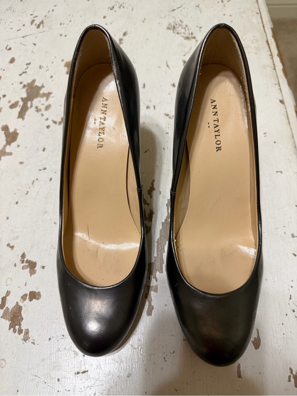 Ann Taylor gun metal gray Leather Classic Round-Toe Pumps 7.5 barely worn euc